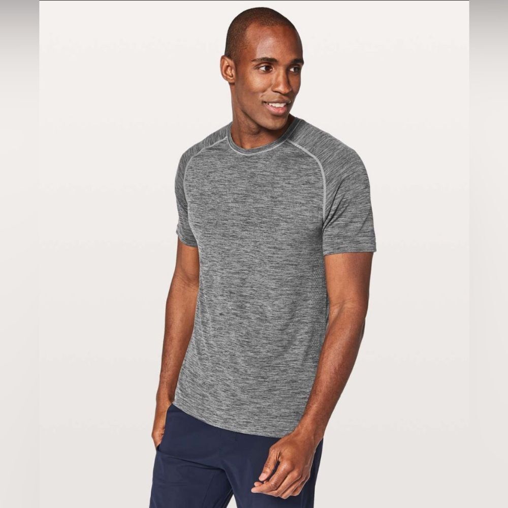 Lululemon Metal Vent Tech Surge Short Sleeve in Black / Anchor size large